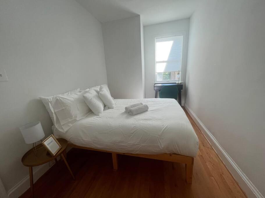 3-Bedroom House With Cute Patio Explore Dc On Foot วอชิงตัน ภายนอก รูปภาพ