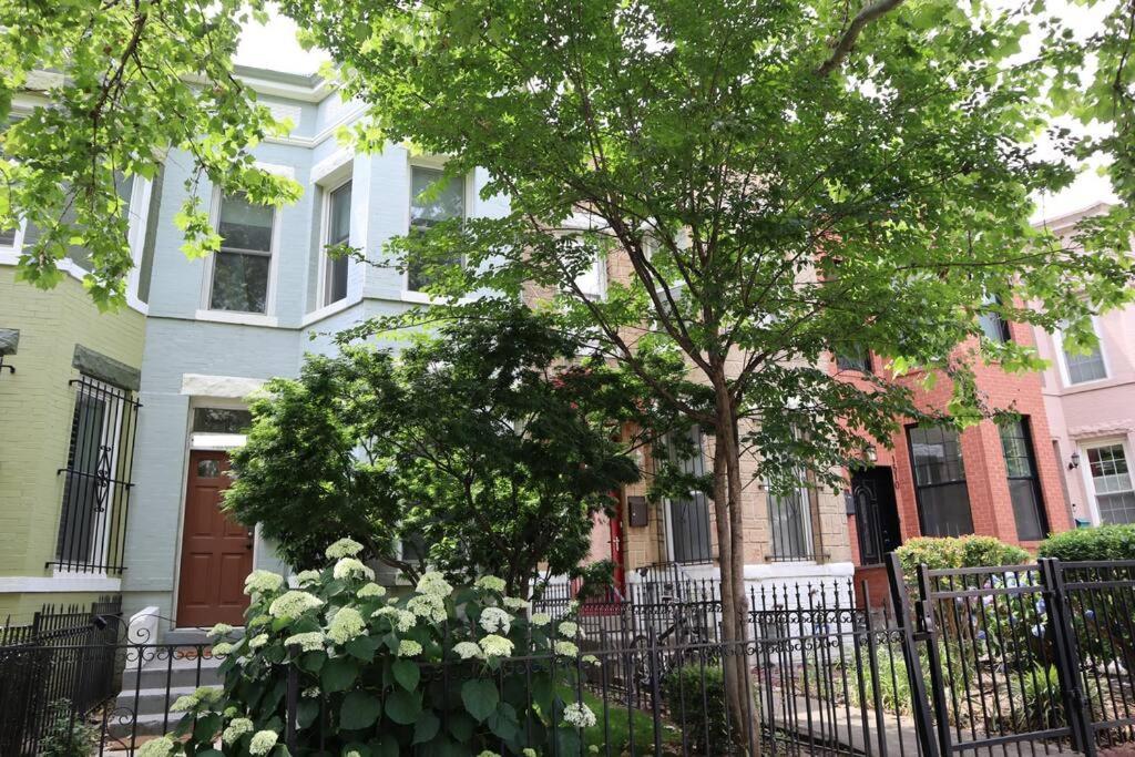 3-Bedroom House With Cute Patio Explore Dc On Foot วอชิงตัน ภายนอก รูปภาพ
