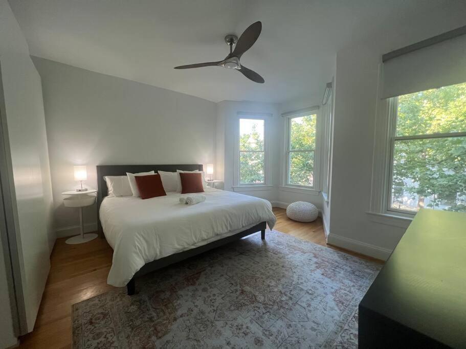 3-Bedroom House With Cute Patio Explore Dc On Foot วอชิงตัน ภายนอก รูปภาพ